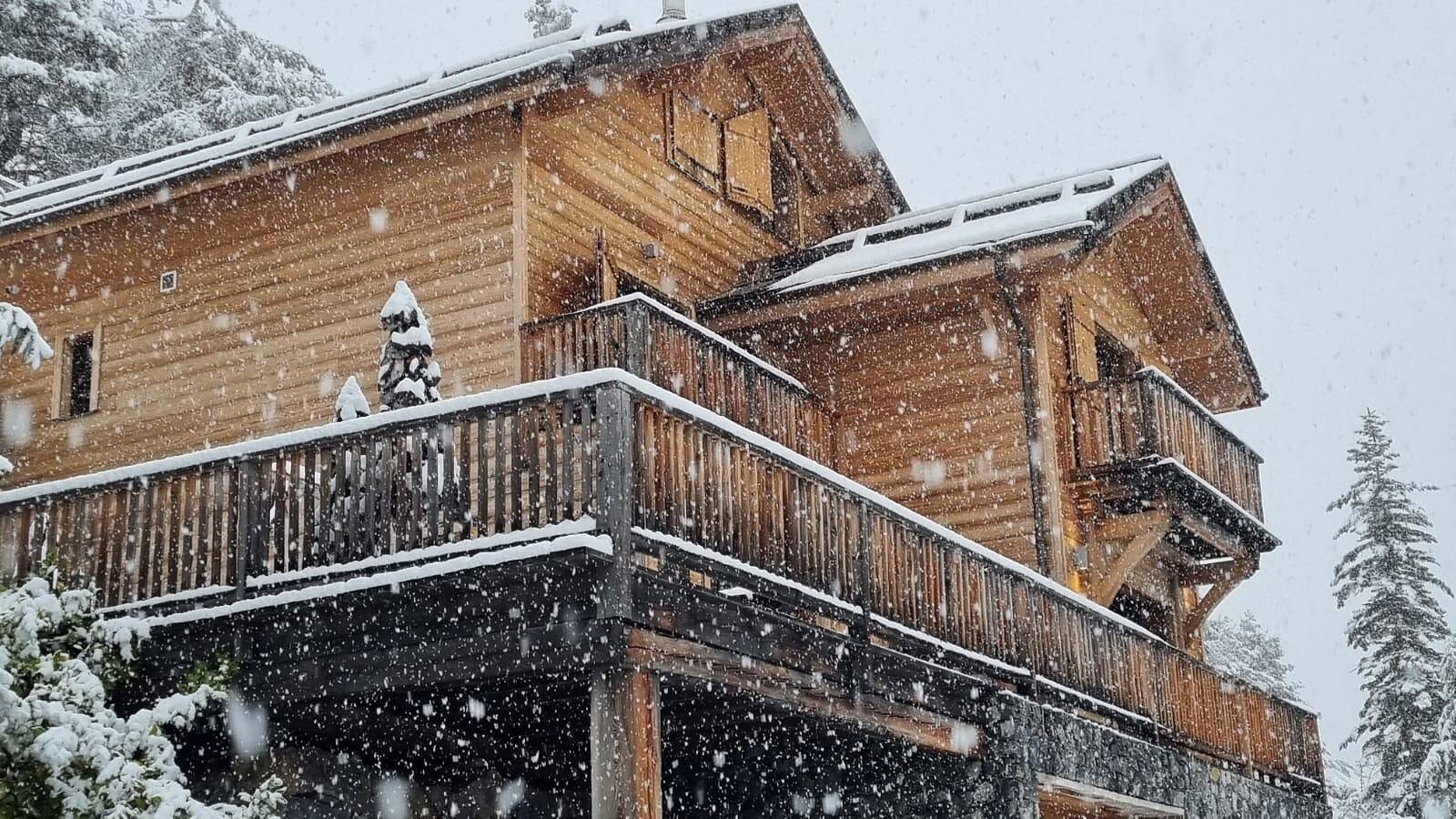Luxuriöses Chalet mit Terrasse mit Bergblick und Wlan in Auron, Saint-Étienne-de-Tinée