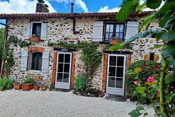 Gîte pour 4 personnes, avec jardin ainsi que jacuzzi et terrasse, animaux acceptés à Bussière-Poitevine