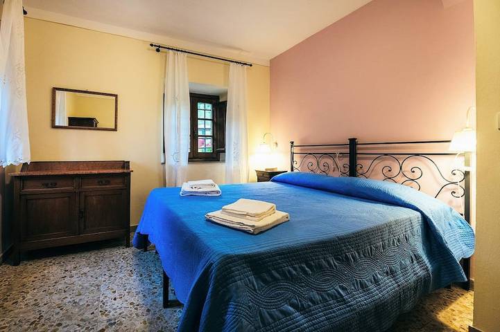 Perfekt für Gruppen, privater Pool,Aussicht, Restaurant zu Fuß erreichbar. in Molazzana, Garfagnana
