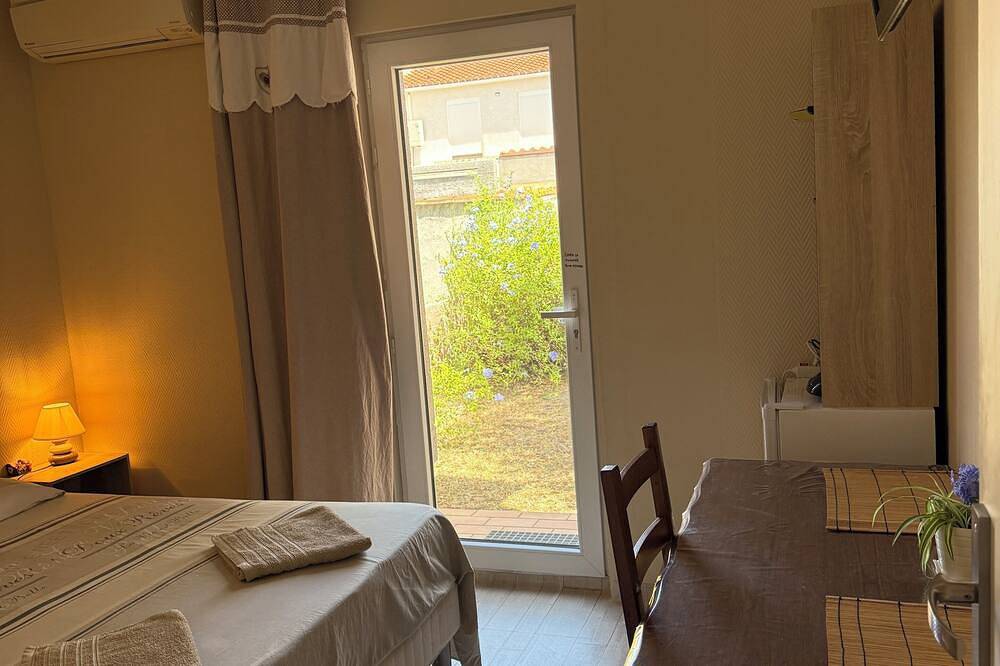 Chambre cosy climatisée & sa salle d’eau privative à 5 min de la mer in Canet-en-Roussillon, Côte d'Améthyste