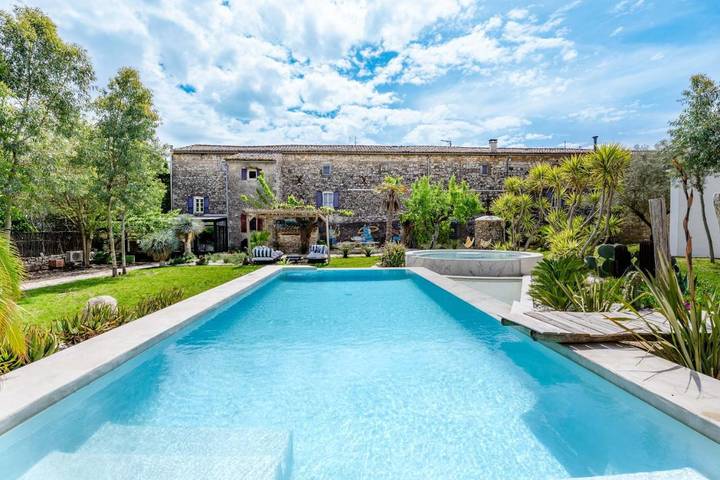 Location de vacances pour 8 personnes, avec jardin ainsi que jacuzzi et piscine à Aubussargues - 2