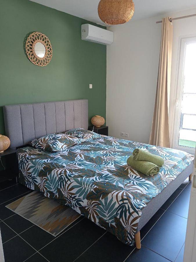 Gîte pour 4 personnes, avec vue et terrasse dans Maison du Curcuma