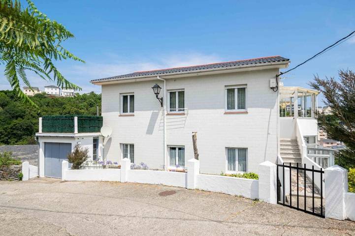 Gîte pour 5 personnes, avec vue et jardin dans Luarca