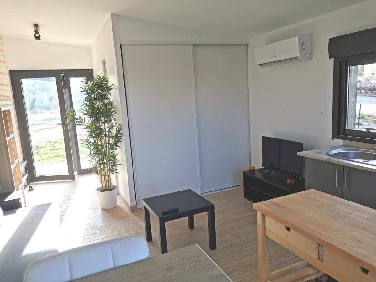 Appartement entier, Studio in Pujaut, Région de Nîmes