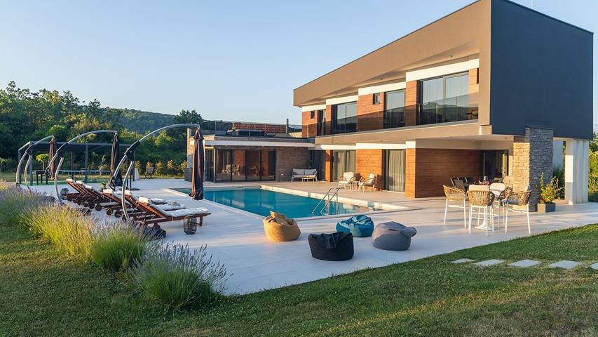 Villa pour 8 personnes, avec terrasse et jacuzzi ainsi que piscine et jardin, animaux acceptés à Sinj - 4