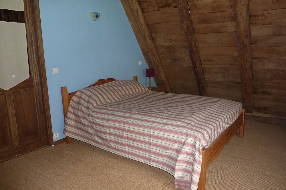 Campan Authentic thatched barn, completely renovated, very comfortable in Campan, French Pyrenees