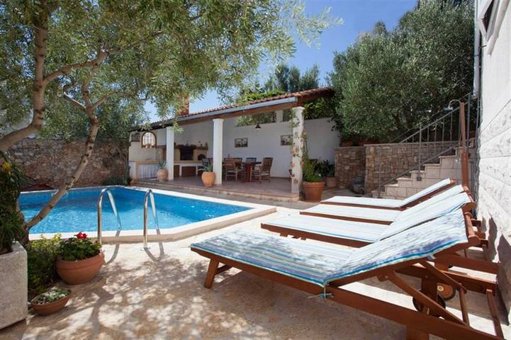 Villa pour 9 personnes, avec piscine et balcon à Supetar - 4