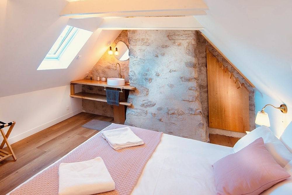 Charme d'une maison typique Cantalienne avec Spa privatif in Lanobre, Parc naturel régional des Volcans d'Auvergne