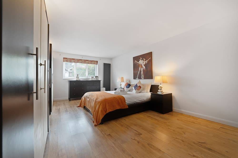 3 Bedroom Spacious Bungalow Sunningdale Lodge Ascot Racecourse in Sunningdale, Berkshire