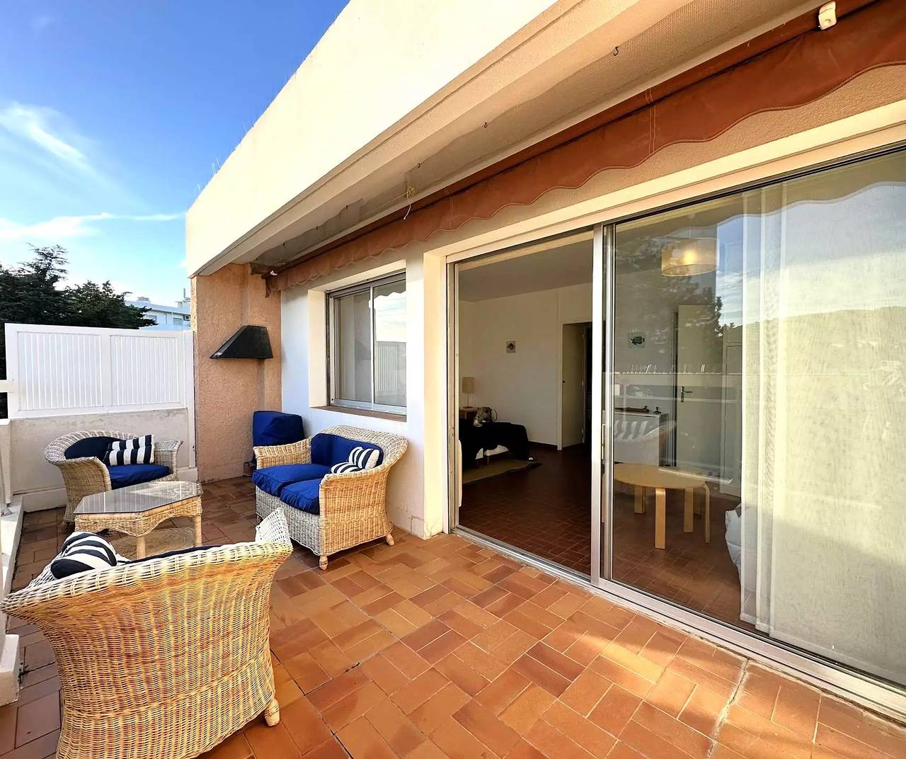Studio entier, Studio climatisé pour 4 personnes à 50 m de la plage situé aux Salins d'Hyères in Hyeres, Parc national de Port-Cros