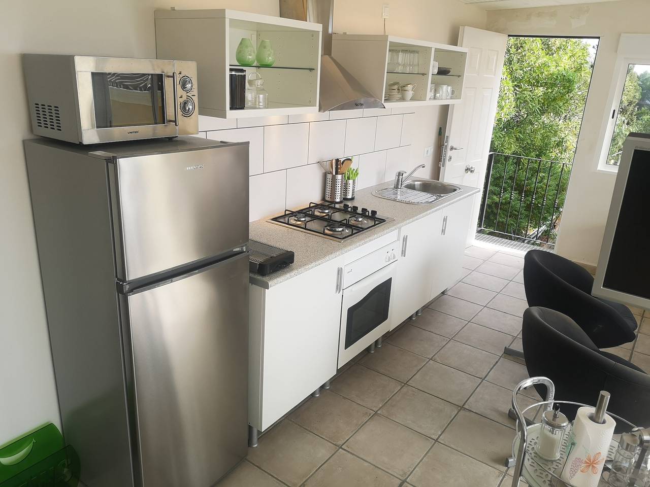 Entire studio, Studio Apartment "Roca Penthouse" with Sea View, Shared Pool & Wi-Fi in Estepona, Costa del Sol