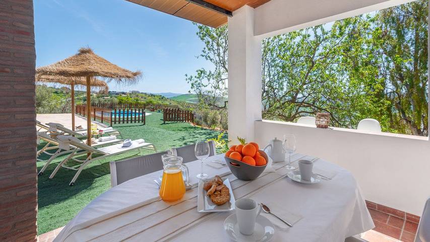 Ferienhaus für 4 Personen, mit Balkon/Terrasse und Pool
