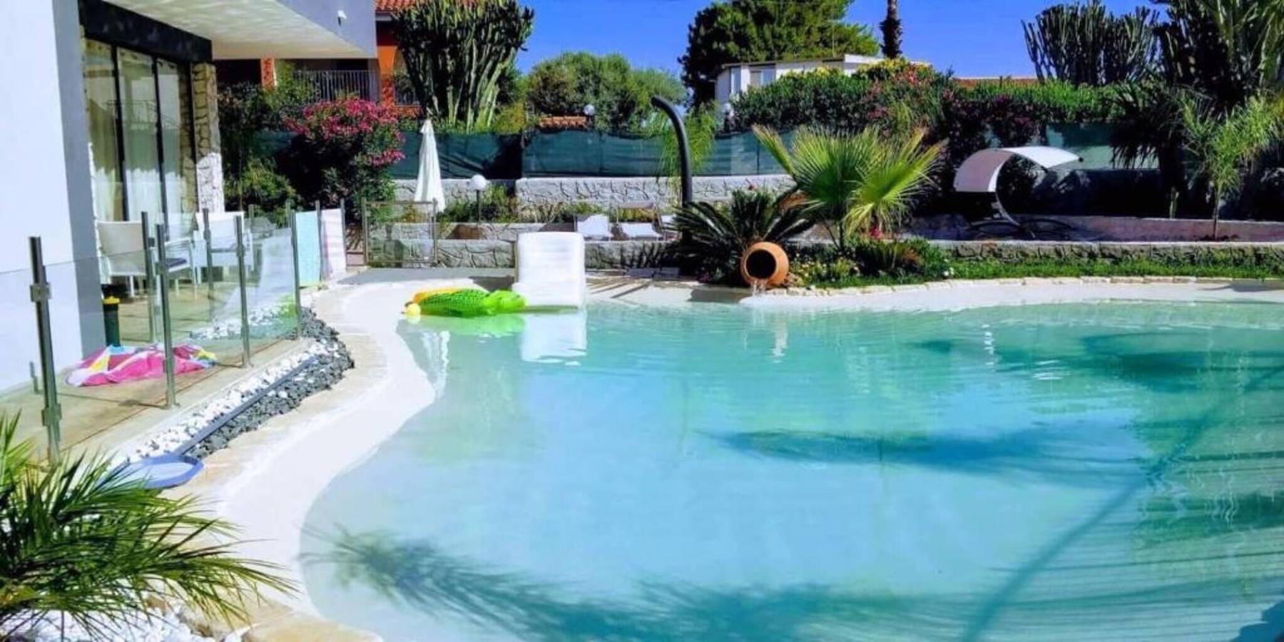 Villa 'Joel' avec vue sur mer, Wi-Fi et climatisation in Fontane Bianche, Cassibile