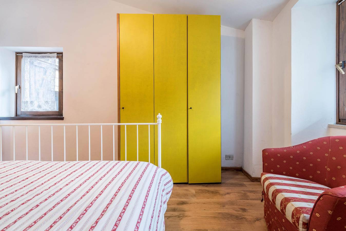 Ganze Wohnung, Agriturismo "Al Gallo Nero Giallo" am Gardasee mit Bergblick & Terrasse in Tenno, Gardasee-Berge