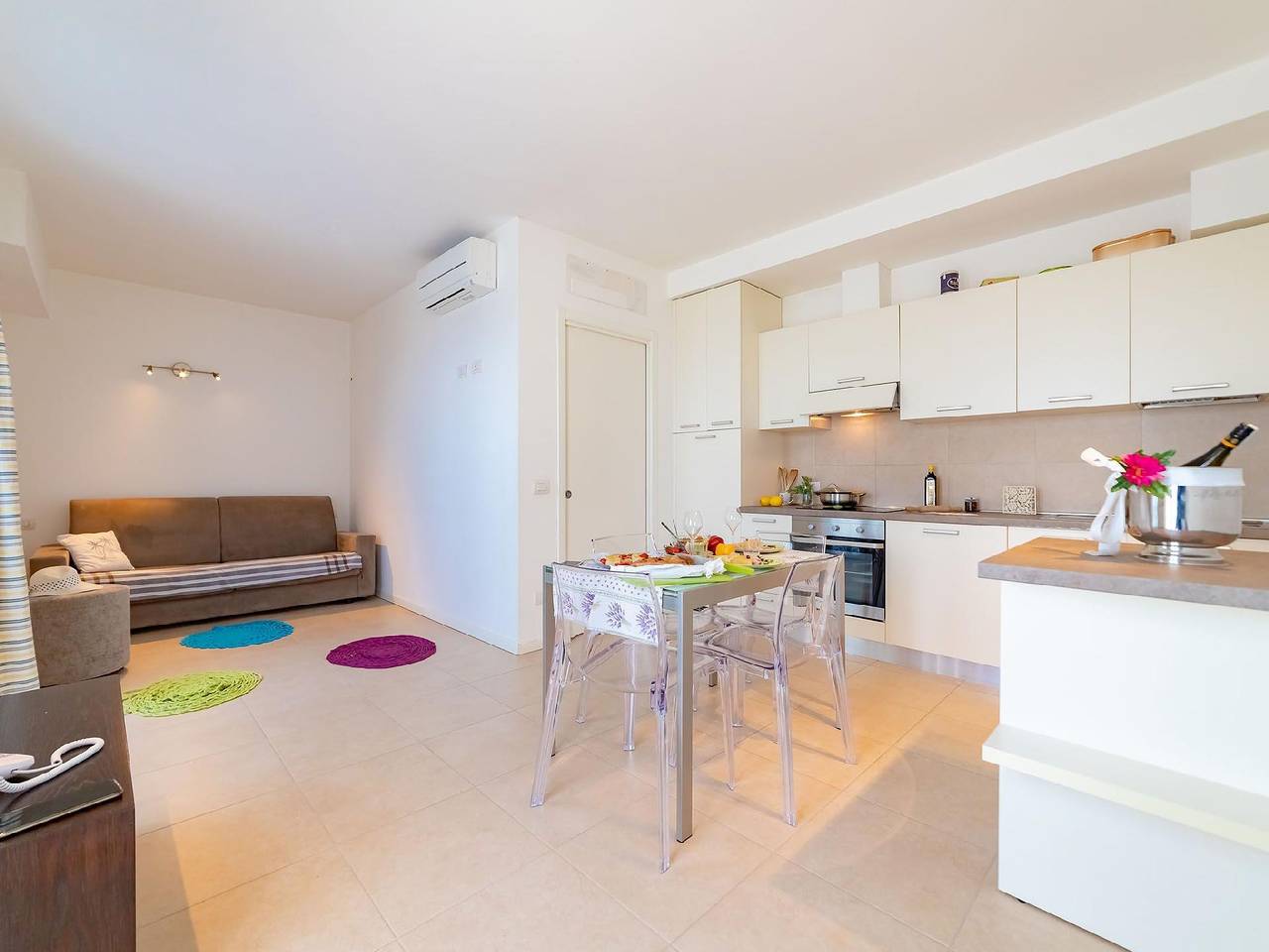 Entire holiday apartment, Holiday apartment Alabatros with infinity pool in Magliolo, Ligurian Alps
