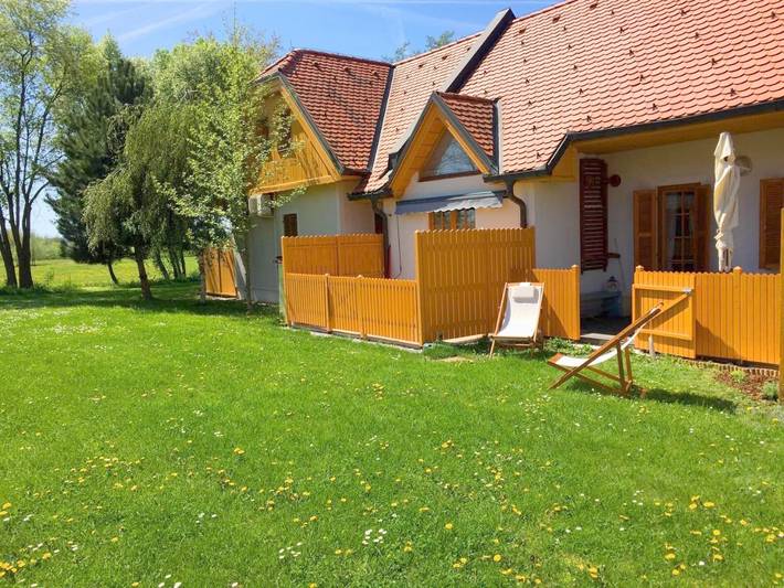 Ferienwohnung für 4 Personen, mit Garten und Sauna sowie Ausblick und Pool, mit Haustier - 1