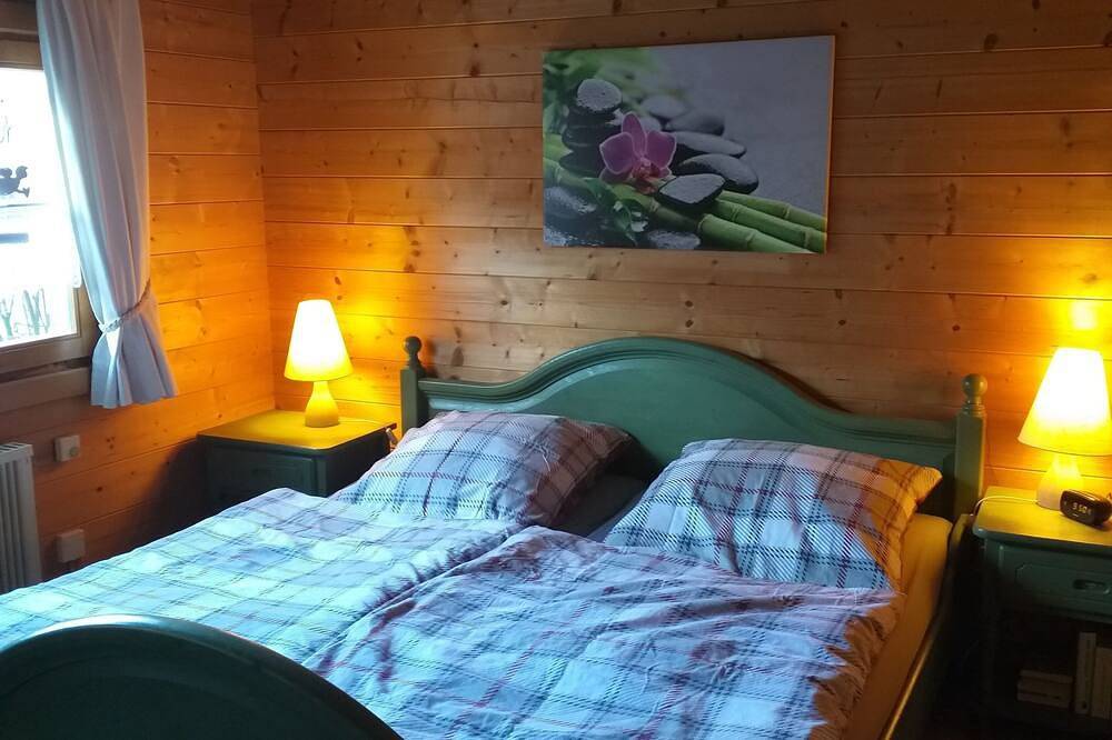 Ganze Wohnung, Ferienblockhaus mit 2 Schlafzimmern und Terrasse - Naturerlebnisdorf in Stamsried, Ostbayern