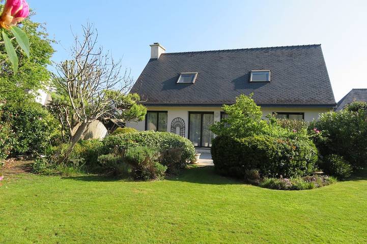 Location de vacances pour 7 personnes, avec Terrasse et Jardin dans Office de Tourisme de Combrit Sainte Marine