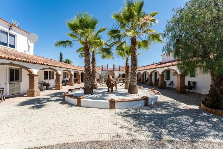 Alojamiento y desayuno para 2 personas, con Terraza y Jardín además de Piscina para niños y Piscina en Alhaurín el Grande