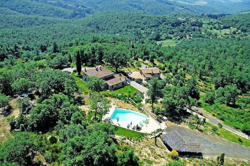 Federico farmhouse with swimming pool and jacuzzi, panoramic position in Chianti in Castellina in Chianti, Chianti