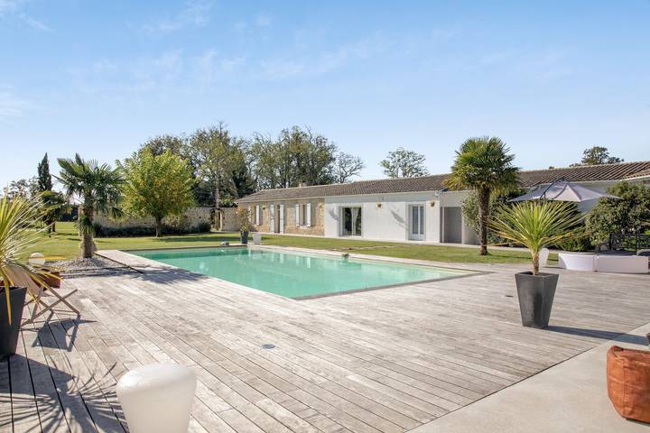 Location de vacances pour 12 personnes, avec terrasse et piscine à Saint-Germain-d'Esteuil - 2