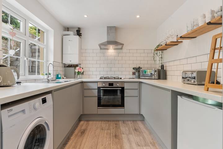 Ivydene Cottage - Stone Throw to Beach, Sea Views in Saundersfoot, Pembrokeshire