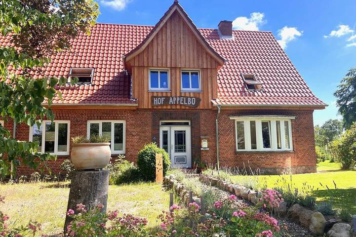 Ganze Wohnung, Studio-Apartment Ole Peerstall (Eg) - Appelbue: Urlaub im Storchendorf in Bergenhusen, Eider-Treene-Sorge