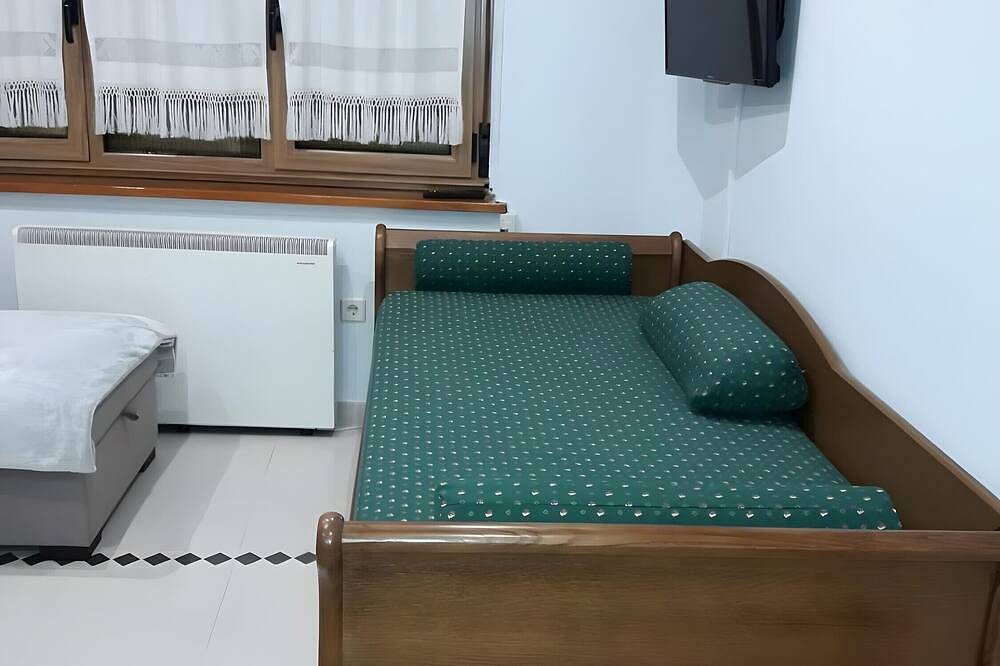 Entire apartment, Apartment 'El Fondón 2' in Cangas de Onís – Central, Pet-Friendly, Step-Free Access in Cangas de Onís, Asturias Province
