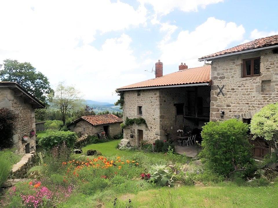 Bienvenue chez Michel Girard - Chambre 1 Familiale in Saint-Victor-Montvianeix, Parc Naturel Régional Livradois-Forez