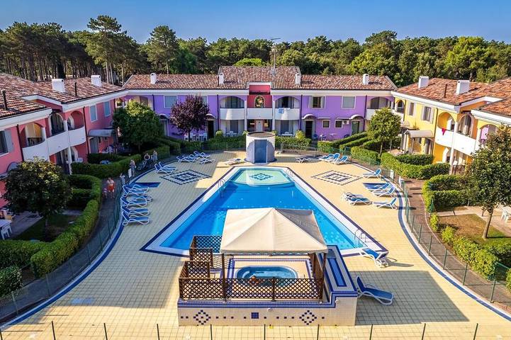 Ferienpark für 8 Personen, mit Balkon und Pool in Bibione
