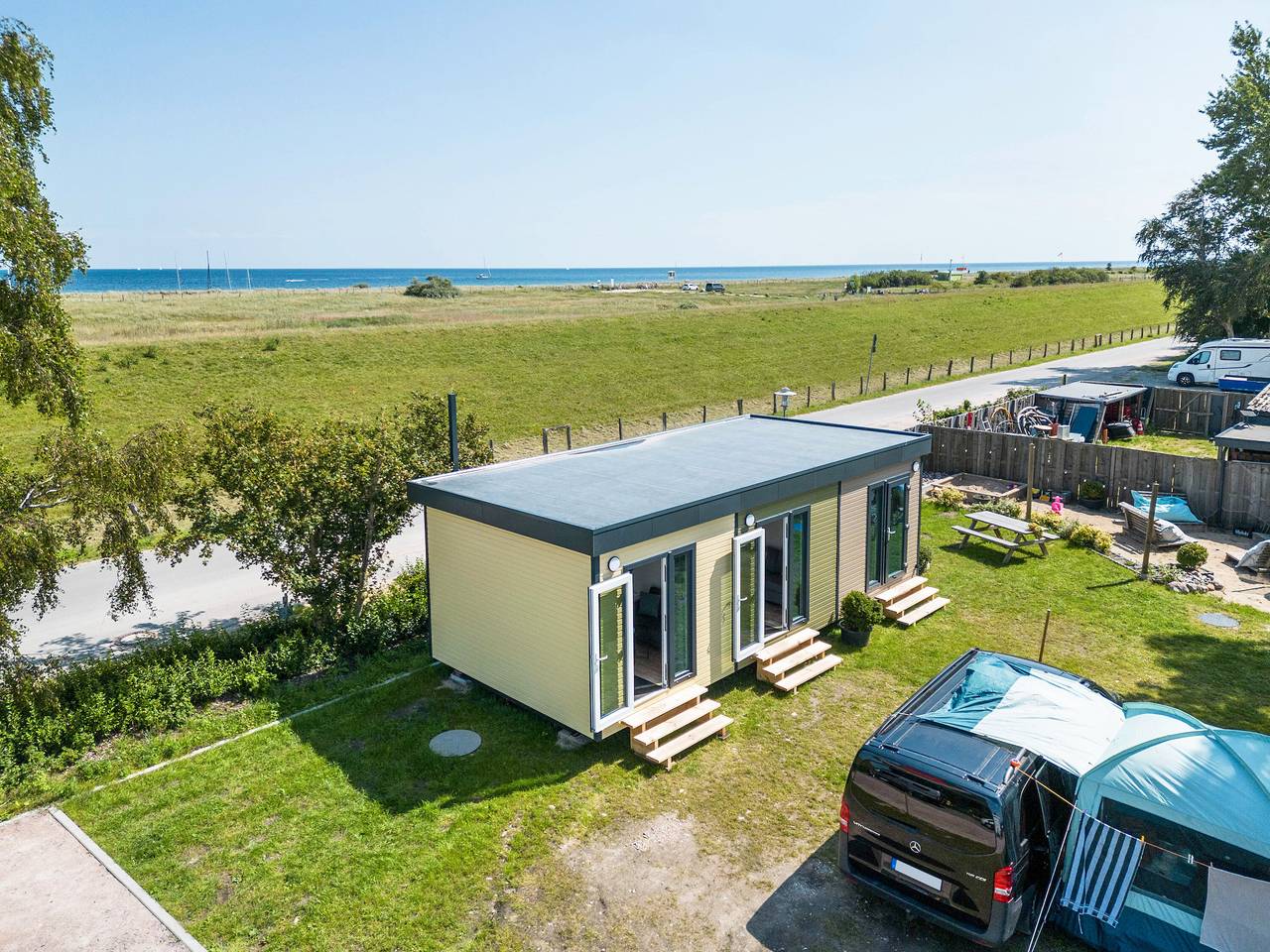 Gästehaus 'Surfbrett 1 – Zimmer mit Deichblick' mit Gemeinschaftsgarten und Wlan in Dahme, Ostholstein