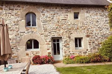 Gîte pour 8 personnes, avec jardin à Mûr-de-Bretagne