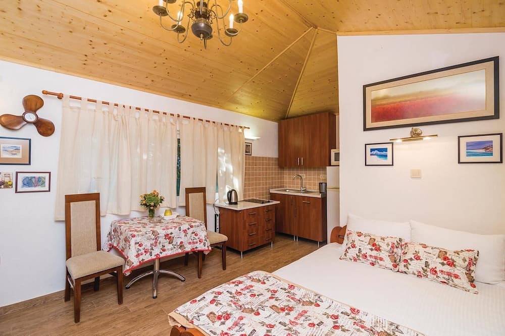 Ganze Wohnung, Stylish Bungalow for Three in Boka Kotorska