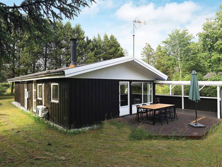 Ferieudlejning for 6 personer, med terrasse, børnevenlig i Fjerritslev