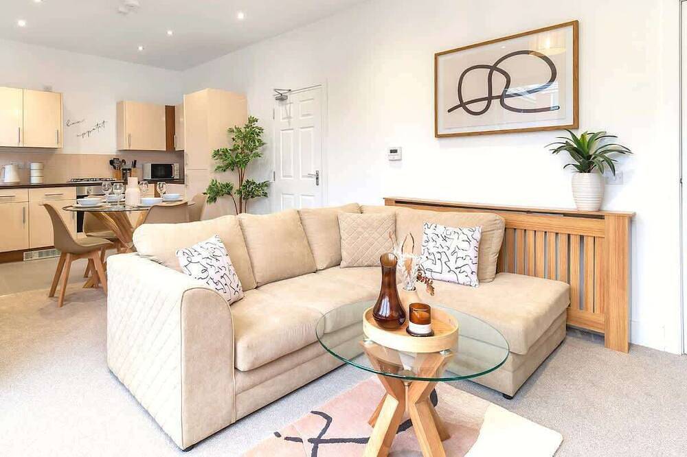 Balfour House Summary in Stoke-on-Trent, Midlands