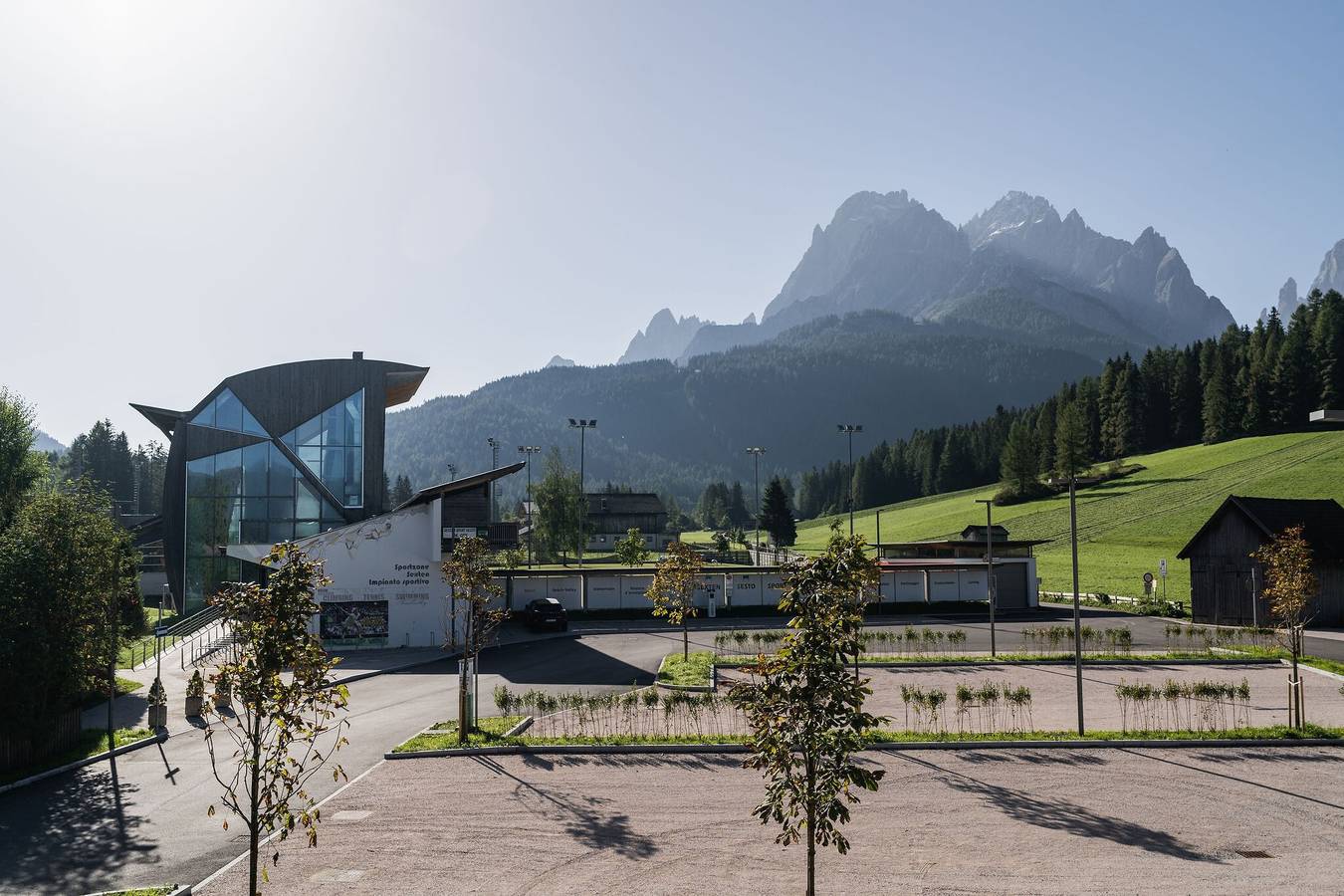 Ferienwohnung in einem Hotel 'Apartment Home' mit Bergblick, Gemeinschaftsgarten und Wlan in Sexten, Sextener Dolomiten