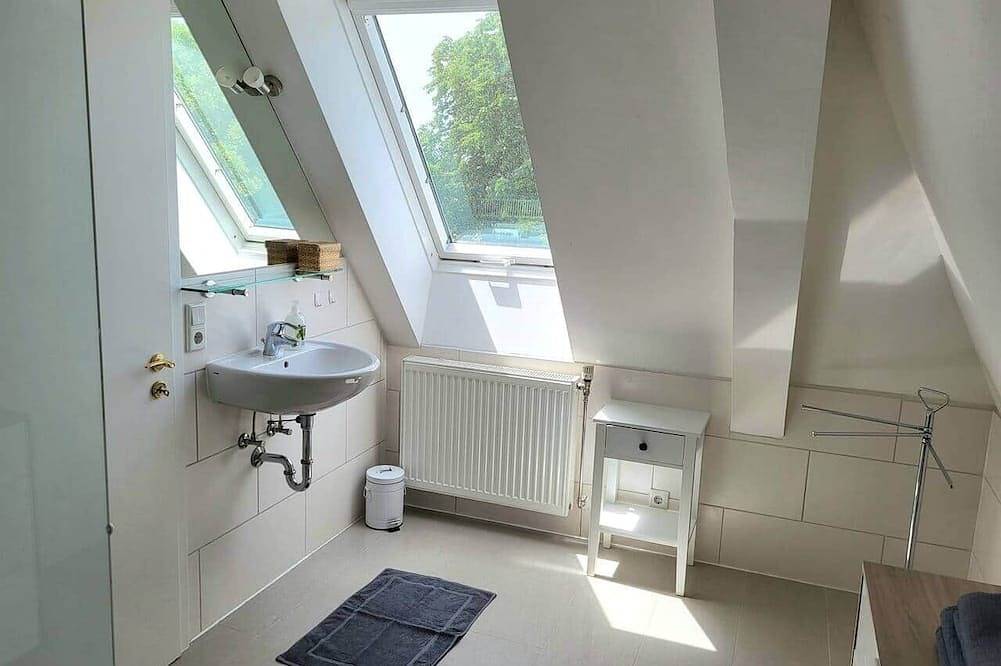 Ganze Wohnung, Dachgeschosswohnung 1 - Apartments am Schloss in Oberschleißheim, Oberbayern