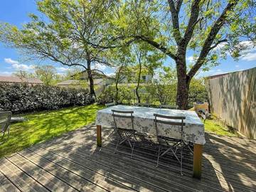 Location de vacances pour 6 personnes, avec vue et jardin à Montans