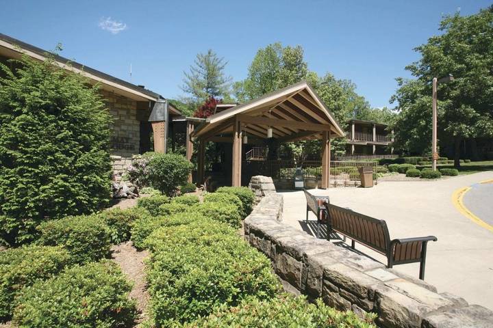 Bungalow für 4 Personen, mit Ausblick und Balkon sowie Pool und Seeblick in den USA