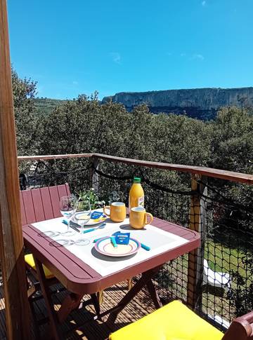 Gîte pour 2 personnes, avec piscine et jardin à Lioux