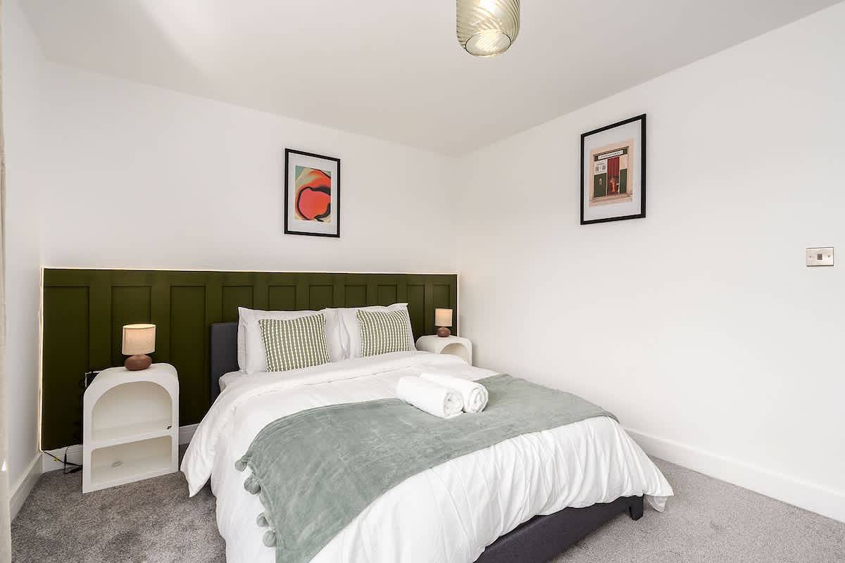 Perfect Booking | 3 Bed with Driveway Parking in Churchdown, Gloucestershire