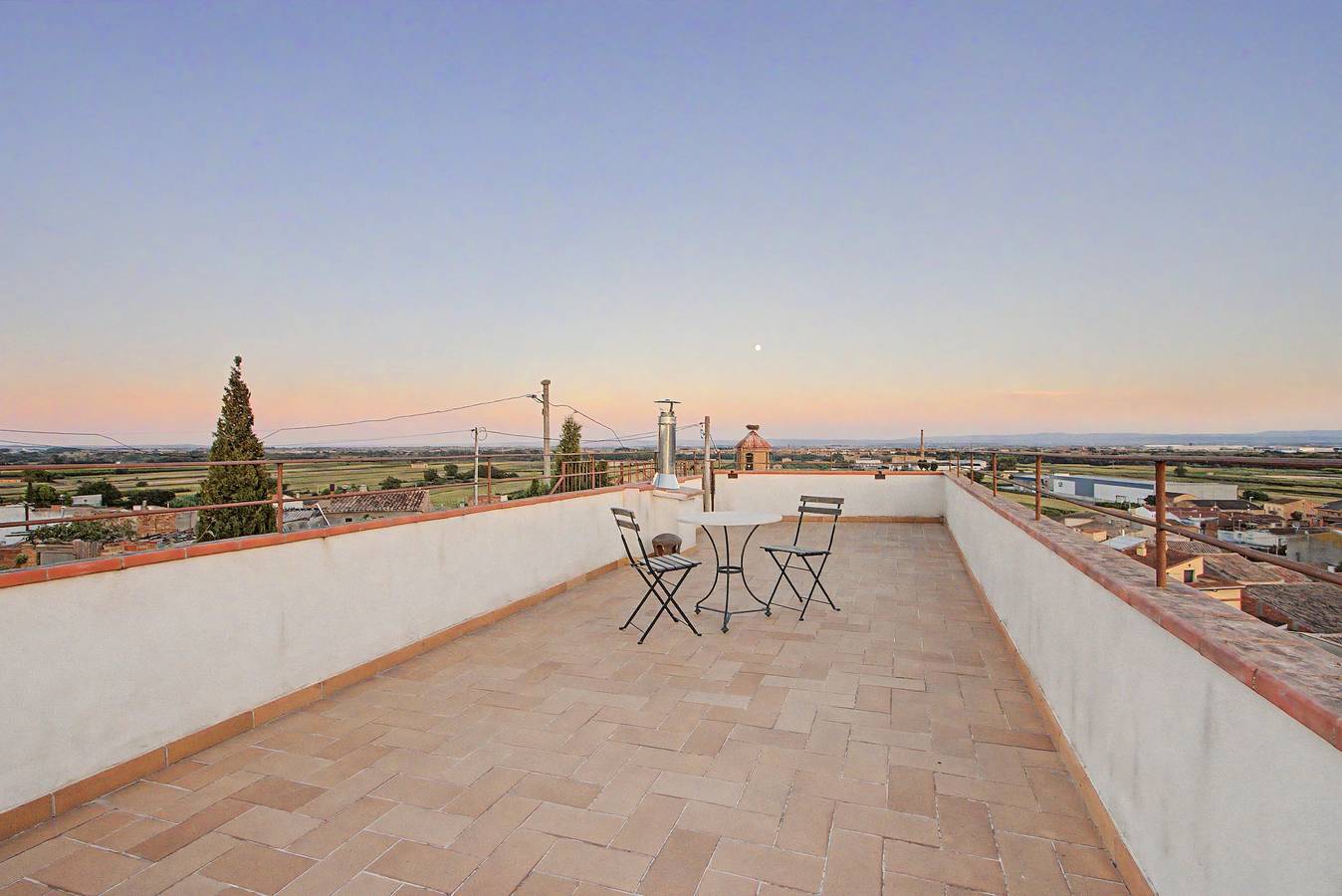 Holiday Home 'Castell De Menàrguens' with Private Terrace, Private Garden and Wi-Fi in Menàrguens, Noguera