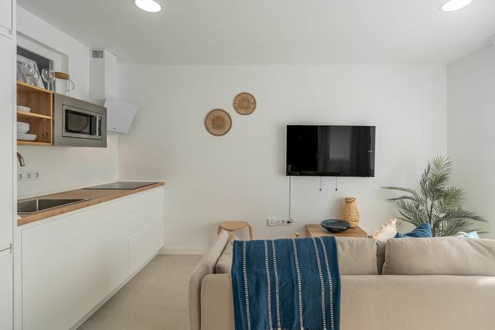 Vacation rental for 3 people, with balcony in South Tenerife