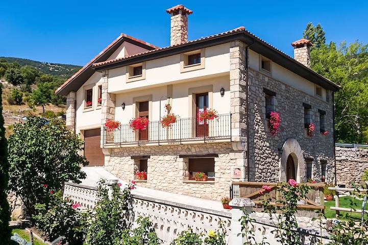 Holiday home for 10 people, with balcony and garden - 1