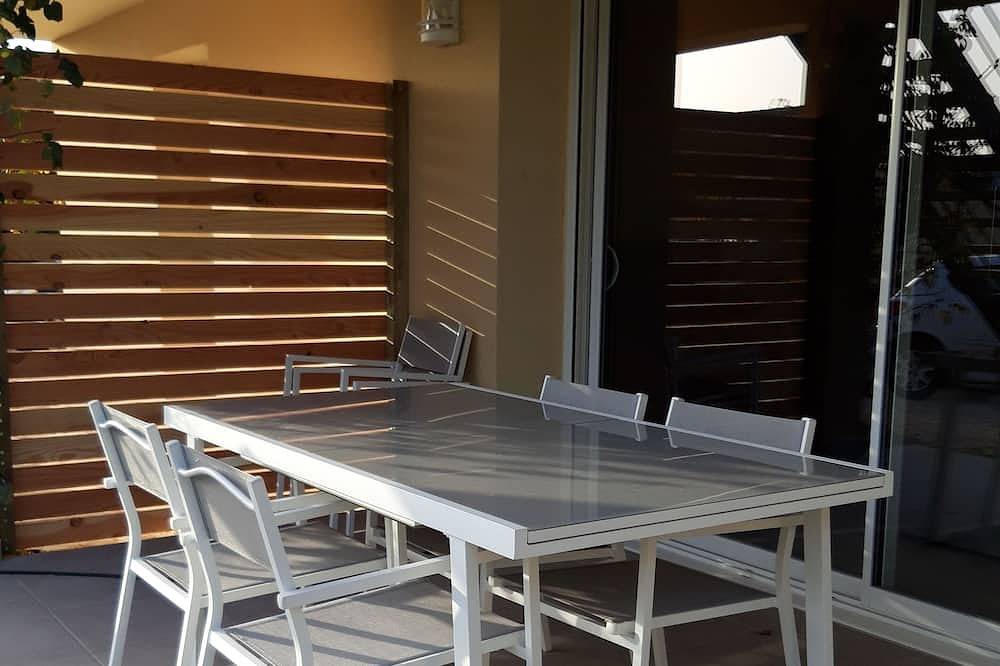 Gîte lumineux avec terrasse, jardin et parking Proche du Pont du Gard Uzès Nîmes in Lédenon, Région de Nîmes