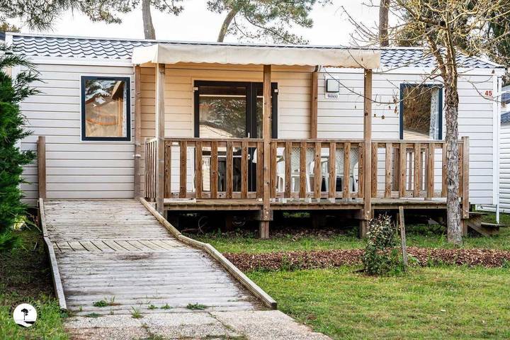 Camping pour 4 personnes, avec terrasse
