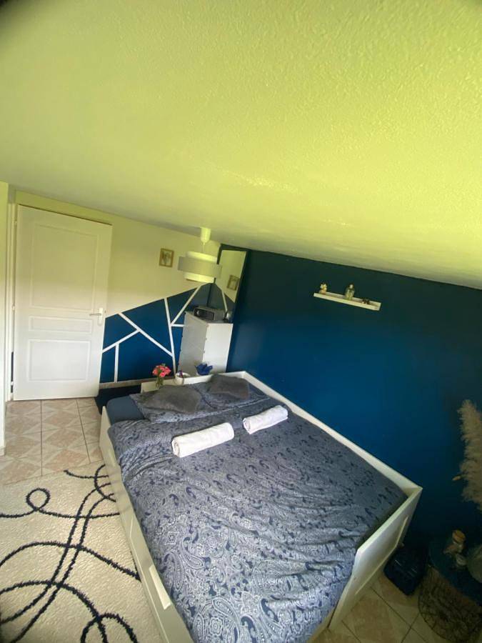 Gîte pour 2 personnes, avec Terrasse ainsi que Jardin et Vue dans Croisy-sur-Andelle