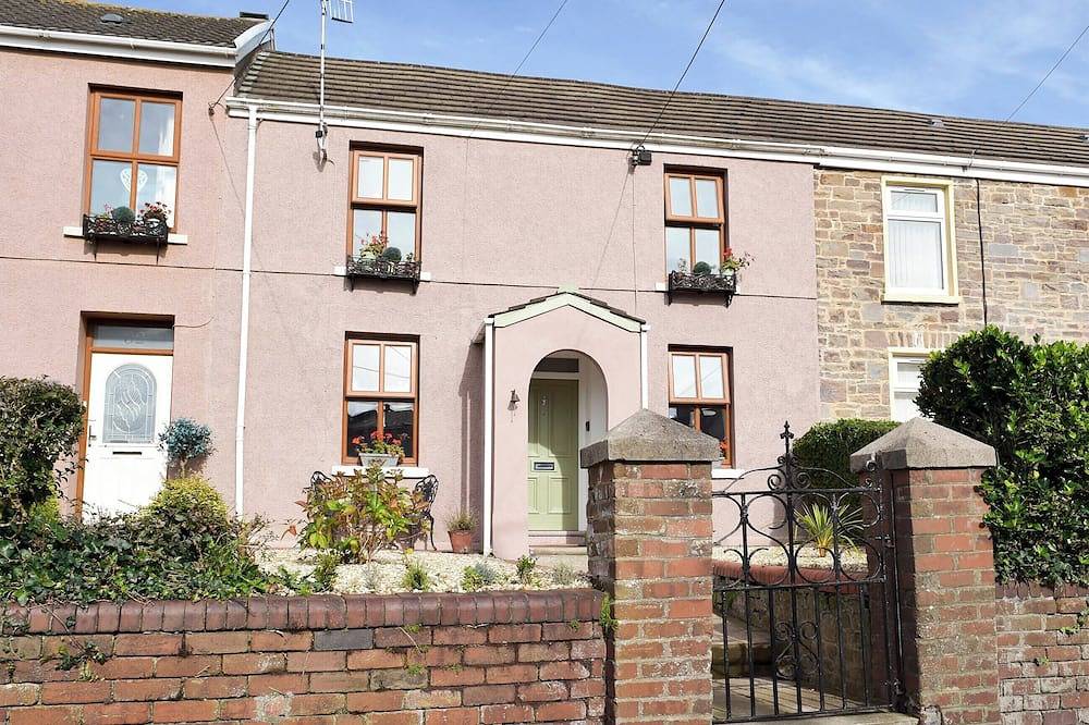 3 bedroom accommodation in Burry Port, near Llanelli in Burry Port, Carmarthenshire