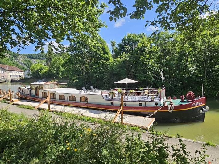 Bateau pour 2 personnes, avec Terrasse et Vue à Choisey