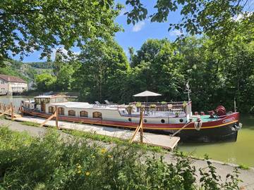 Bateau pour 2 personnes, avec terrasse et vue en Bourgogne-Franche-Comté